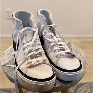 Nike Men's White and Black Canvas Sneakers